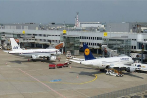 富少開光機上所有酒「各喝一口」！航空公司罕見出狠招