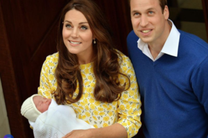 英國皇室優雅穿搭從小開始培養！凱特王妃和夏綠蒂公主怎麼穿都得體的默契親子裝造型