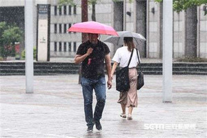 悶熱感掰掰！今鋒面到轉涼全台有雨