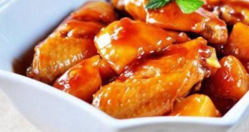 Куриные крылышки в кисло сладком. Кур Крылья кисло сладком соусе. Куриные Крылья в кисло-сладком соусе. Крылья куриные в духовке кисло-сладком соусе. Куриные крылышки в кисло-сладком соусе.
