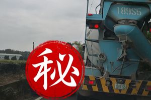 水泥預拌車遇到它們…乖乖貼右等會車！網大笑：被霸凌了