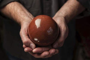 不可思議《把泥巴變成閃亮亮的球》這可是即將失傳的日本傳統工藝「Dorodango」