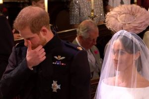 英國皇室大婚！深情凝視梅根…哈利王子感動噴淚