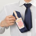 日清推出概念商品《泡麵領帶》，一秒變身老闆最愛的社畜員工！