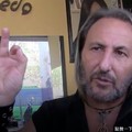 瘋狂理髮師《Alberto Olmedo》，利用武士刀和噴火槍來剪髮！