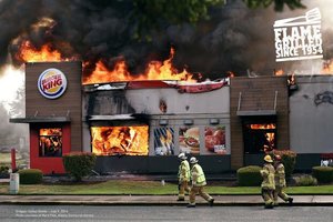 漢堡王拿「門市失火照」當海報宣傳，真的「火烤」就是美味！
