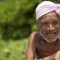 82歲裸翁獨居荒島30年：想在這辭世！被迫遷回文明世界