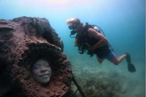 潛水夫在水底發現許多“溺水而亡”的人，嚇掉魂！真相卻讓人出乎意外！ 