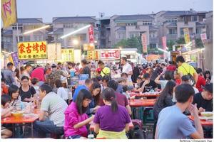 一周營業四天的台中超人氣夜市，逛夜市送香包