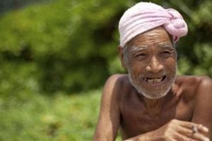 82歲裸翁獨居荒島30年：想在這辭世！被迫遷回文明世界