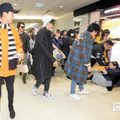 CNBLUE機場騷動 鄭容和貼心攙粉絲