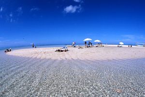 【日本自由行】說到夏天，就是要去海邊！推薦8個日本極美的海灘