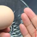 用針在雞蛋上紮1個洞，10個人9個人不知道，學會後受用一生！