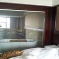 為什麼旅館衛生間都是透明玻璃的？客房經理不小心說漏嘴，真聰明!