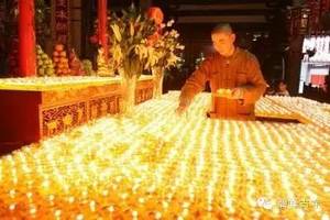 不要小看了供燈的功德，人間一盞燈，照亮地府通往善道路...