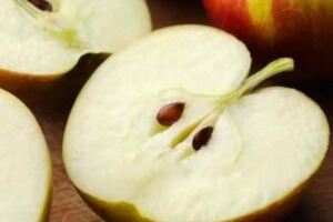 早餐空腹吃蘋果，保護腸胃還是損害腸胃？夏季吃蘋果，有幾個竅門