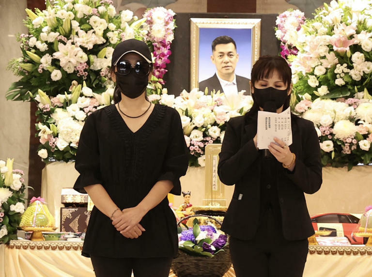 汪建民親妹感謝眾人出席告別式。(圖/謝采恩攝) 汪建民親妹感謝眾人出席告別式。(圖/謝采恩攝)