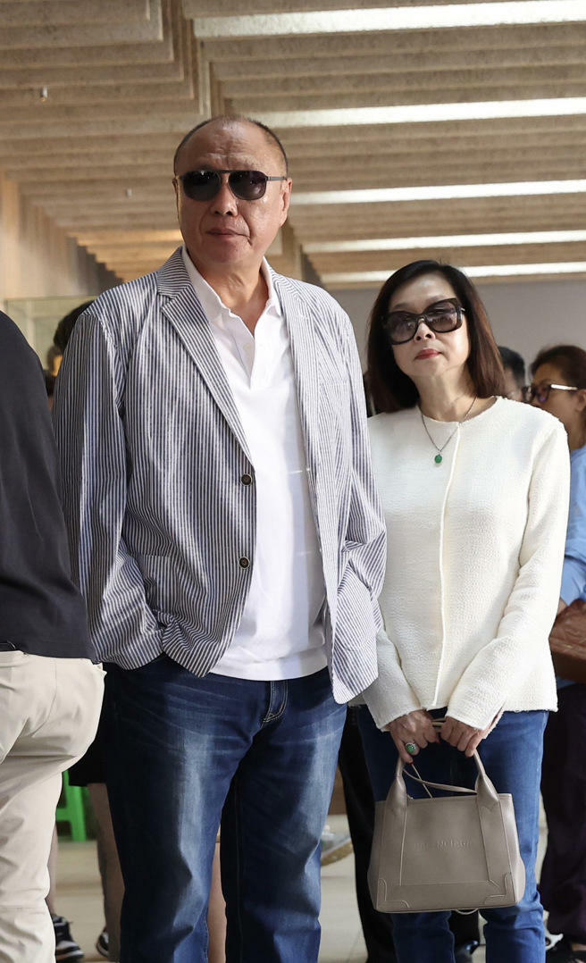 台灣靈異事件製作人伍宗德、老婆周雅芳。(陳俊吉攝) 台灣靈異事件製作人伍宗德、老婆周雅芳。(陳俊吉攝)