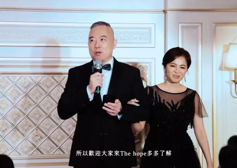 陳施羽(右)與老公David放閃。(圖/翻攝臉書) 陳施羽(右)與老公David放閃。(圖/翻攝臉書)