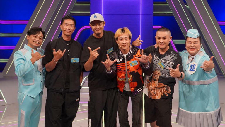 Leo王(左3)率領音樂好朋友GIN、潤少、顏冠希上《全家有智慧》爭奪百萬獎金。(圖/公視台語台提供) Leo王(左3)率領音樂好朋友GIN、潤少、顏冠希上《全家有智慧》爭奪百萬獎金。(圖/公視台語台提供)