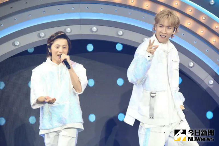 ▲w-inds.橘慶太、千葉涼平(左)以「Nostalgia(懷舊)」為主題在台北開唱,回憶殺歌單逼哭粉絲。(圖/記者李政龍攝) ▲w-inds.橘慶太、千葉涼平(左)以「Nostalgia(懷舊)」為主題在台北開唱,回憶殺歌單逼哭粉絲。(圖/記者李政龍攝)