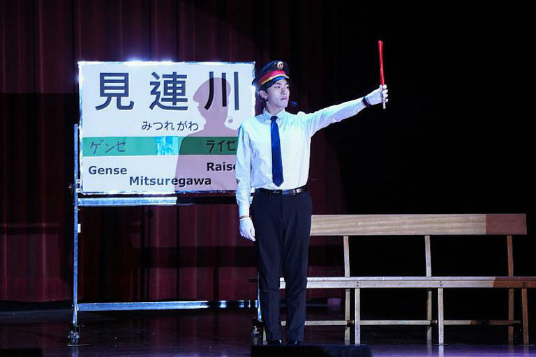 世新日文系畢業公演涵蓋編導、道具、器材、美宣、公關、髮妝與總務等多個組別。(世新大學提供) 世新日文系畢業公演涵蓋編導、道具、器材、美宣、公關、髮妝與總務等多個組別。(世新大學提供)