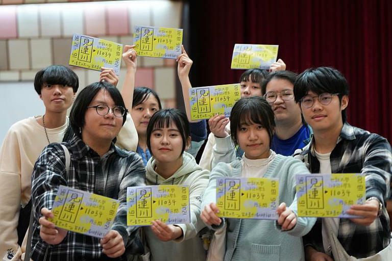 世新日文系學弟妹來支持學長姐的畢業公演。(世新大學提供) 世新日文系學弟妹來支持學長姐的畢業公演。(世新大學提供)