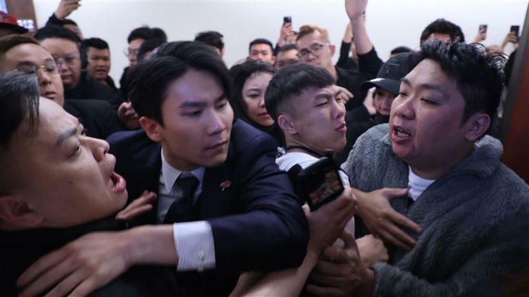 統神的工作室「蹦蛙工作室」發聲明,除了統神受傷之外,稱女員工安安也遭到波及受傷,且傷勢的比統神還要嚴重。(圖/記者鄭孟晃攝影) 統神的工作室「蹦蛙工作室」發聲明,除了統神受傷之外,稱女員工安安也遭到波及受傷,且傷勢的比統神還要嚴重。(圖/記者鄭孟晃攝影)