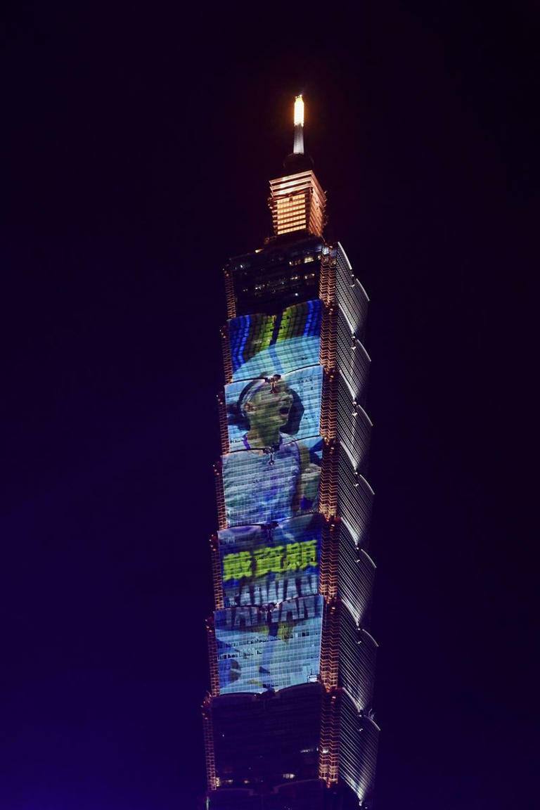 101光雕秀晚間10點至11點登場,羽球球后戴資穎現身。(圖/記者鄭孟晃攝影) 101光雕秀晚間10點至11點登場,羽球球后戴資穎現身。(圖/記者鄭孟晃攝影)