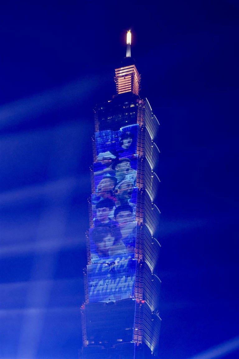 101光雕秀。(圖/記者鄭孟晃攝影) 101光雕秀。(圖/記者鄭孟晃攝影)