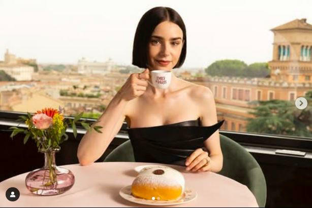 好萊塢女星莉莉柯林斯(Lily Collins),因主演Netflix話題影集《艾蜜莉在巴黎》主角「艾蜜莉」爆紅。(圖/翻攝自IG) 好萊塢女星莉莉柯林斯(Lily Collins),因主演Netflix話題影集《艾蜜莉在巴黎》主角「艾蜜莉」爆紅。(圖/翻攝自IG)