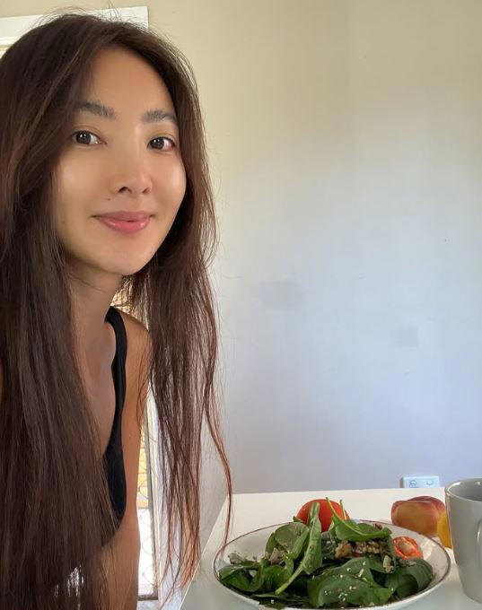 45歲的吳速玲身材與臉蛋都保養得非常好,一點也不像兩個孩子的媽。(圖/翻攝自吳速玲IG) 45歲的吳速玲身材與臉蛋都保養得非常好,一點也不像兩個孩子的媽。(圖/翻攝自吳速玲IG)