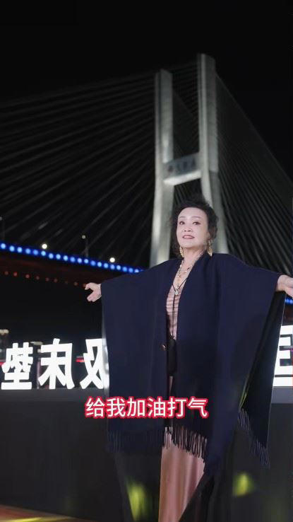 這麼多人支持蘭姐,讓張蘭很感動。(圖/翻攝自張蘭抖音) 這麼多人支持蘭姐,讓張蘭很感動。(圖/翻攝自張蘭抖音)