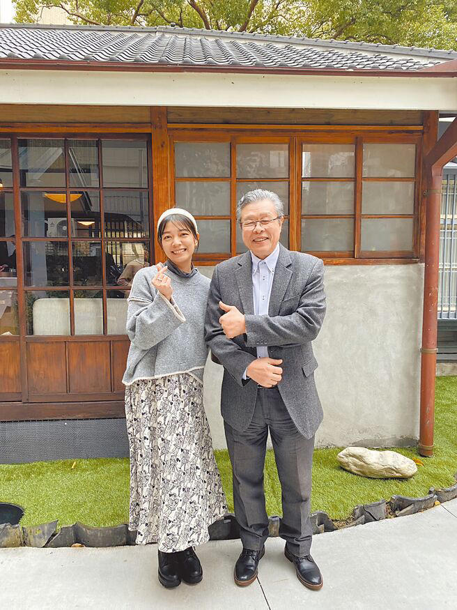 林雨宣(左)、楊烈21日出席綠光劇團媒體茶敘,2人在音樂劇《熱帶天使》飾演父女。(林奕如攝) 林雨宣(左)、楊烈21日出席綠光劇團媒體茶敘,2人在音樂劇《熱帶天使》飾演父女。(林奕如攝)