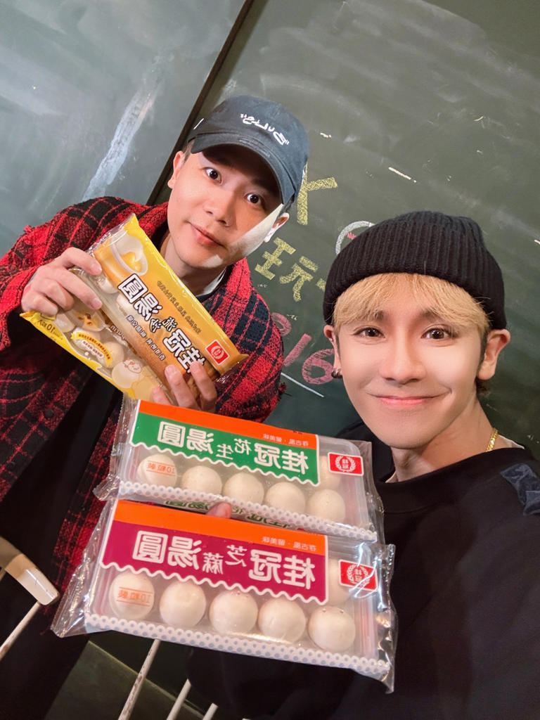 鼓鼓和蕭秉治特地開料理直播,和歌迷共度快樂時光。(圖/相信音樂提供) 鼓鼓和蕭秉治特地開料理直播,和歌迷共度快樂時光。(圖/相信音樂提供)