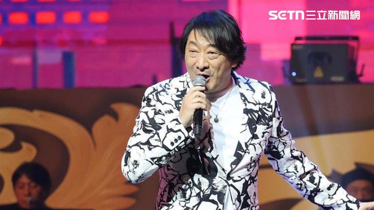 任賢齊和九孔一起合唱。(圖/記者鄭孟晃攝影) 任賢齊和九孔一起合唱。(圖/記者鄭孟晃攝影)