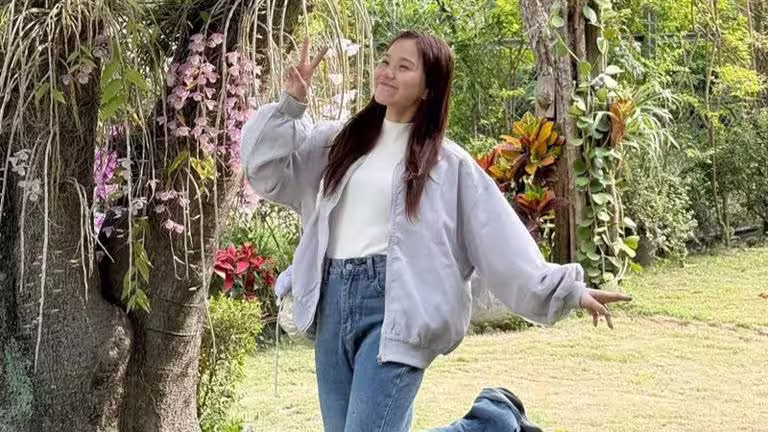 陳彥婷摸到左胸有2硬塊。(圖/番攝自陳彥婷IG) 陳彥婷摸到左胸有2硬塊。(圖/番攝自陳彥婷IG)