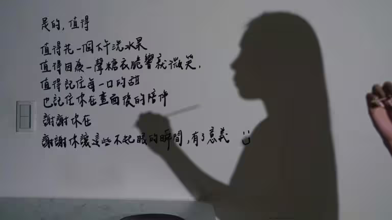 家寧突發影片喊「謝謝你在」。(圖/翻攝自YouTube) 家寧突發影片喊「謝謝你在」。(圖/翻攝自YouTube)