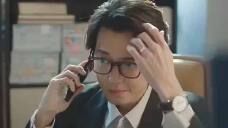 ▲男星鄭敬淏上節目《現在白智娟》時,被主持人眼尖發現左手無名指上戴著戒指,對此他回應:「這是我的私人物品」,讓粉絲猜想他跟交往13年的女友秀英準備有喜訊傳出!(圖/翻攝自《現在白智娟》YouTube) ▲男星鄭敬淏上節目《現在白智娟》時,被主持人眼尖發現左手無名指上戴著戒指,對此他回應:「這是我的私人物品」,讓粉絲猜想他跟交往13年的女友秀英準備有喜訊傳出!(圖/翻攝自《現在白智娟》YouTube)