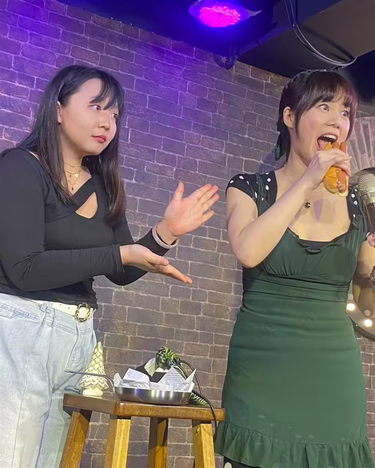 許乃涵(右)、天殘過去曾同台演出。(圖/翻攝自臉書) 許乃涵(右)、天殘過去曾同台演出。(圖/翻攝自臉書)