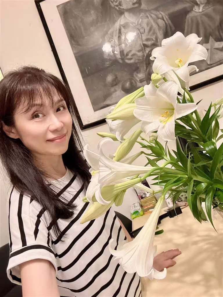 周子寒種出一大片百合花。(圖/翻攝自周子寒臉書) 周子寒種出一大片百合花。(圖/翻攝自周子寒臉書)