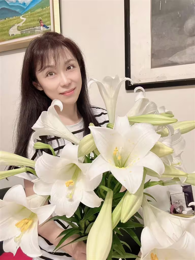 周子寒種出一大片百合花。(圖/翻攝自周子寒臉書) 周子寒種出一大片百合花。(圖/翻攝自周子寒臉書)