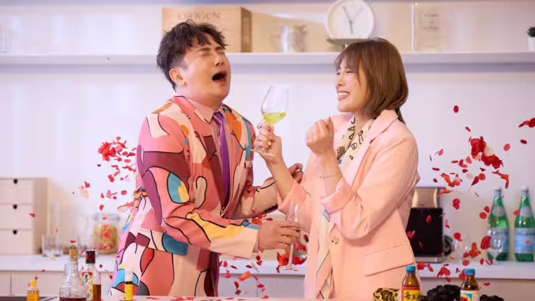 郭婷筠跟彭正合唱新歌〈夜間部同學〉。(圖/翻攝自郭婷筠臉書) 郭婷筠跟彭正合唱新歌〈夜間部同學〉。(圖/翻攝自郭婷筠臉書)