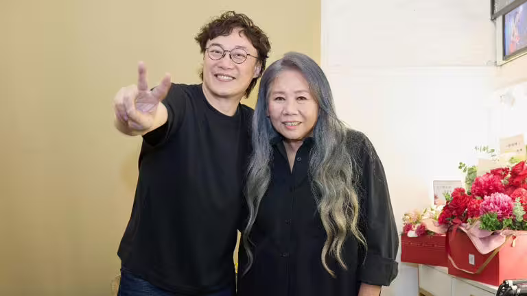 陳奕迅(左)很感謝陳小霞替他打造歌曲。(圖/華研國際提供) 陳奕迅(左)很感謝陳小霞替他打造歌曲。(圖/華研國際提供)