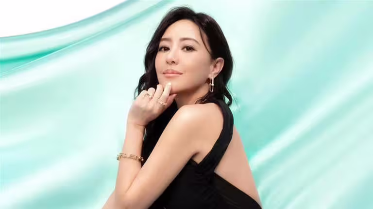 關穎喝醉酒開直播。(圖/翻攝自關穎IG) 關穎喝醉酒開直播。(圖/翻攝自關穎IG)