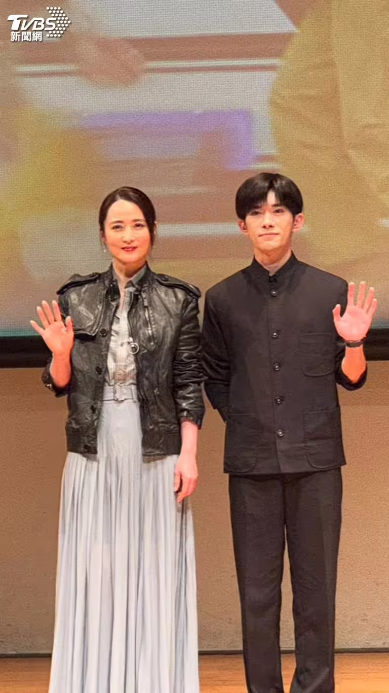 蔣勤勤、易烊千璽在《小小的我》中飾演母子檔。(圖/羅子欣攝) 蔣勤勤、易烊千璽在《小小的我》中飾演母子檔。(圖/羅子欣攝)