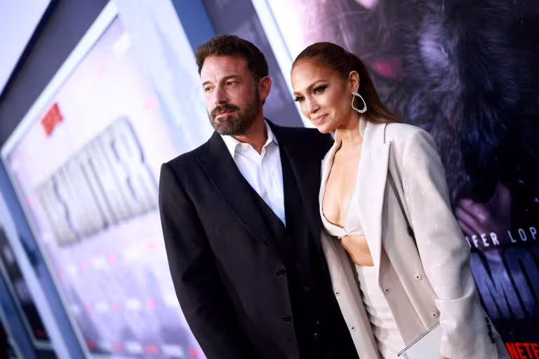 班艾佛列克與翹臀珍分手後復合,結婚後又閃電離婚。(圖/Netflix提供) 班艾佛列克與翹臀珍分手後復合,結婚後又閃電離婚。(圖/Netflix提供)