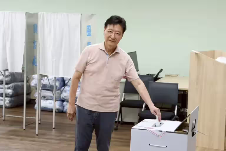 ▲戰鬥藍發起人趙少康喊話總統賴清德，懸崖勒馬，停止823二次大罷免。（圖／記者朱永強攝）