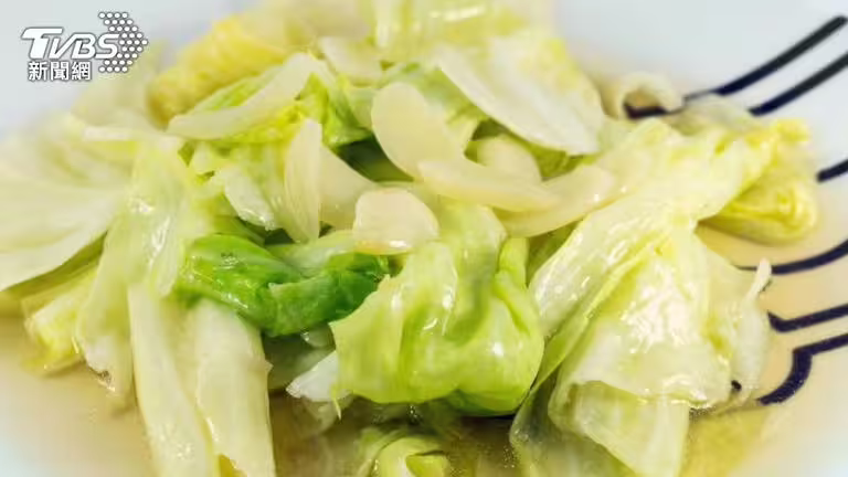 內行曝炒高麗菜脆又甜秘訣。(示意圖/shutterstock 達志影像) 內行曝炒高麗菜脆又甜秘訣。(示意圖/shutterstock 達志影像)