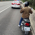 新竹阿嬤「騎車上國道」遭警攔下　當場爆哭：以前都是他載我…